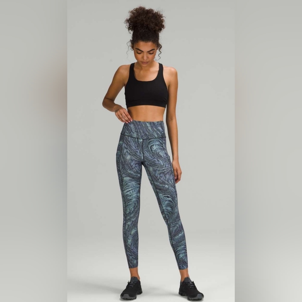 Lululemon Fast and Free Nulux Leggings. 14